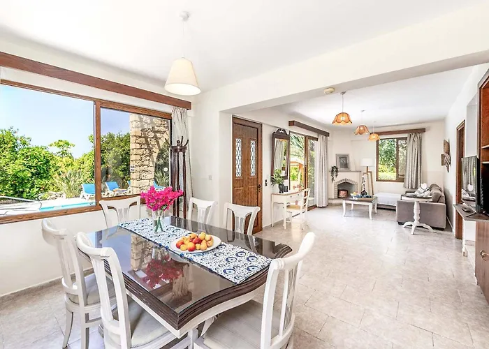 Solon ヴィラ Polis